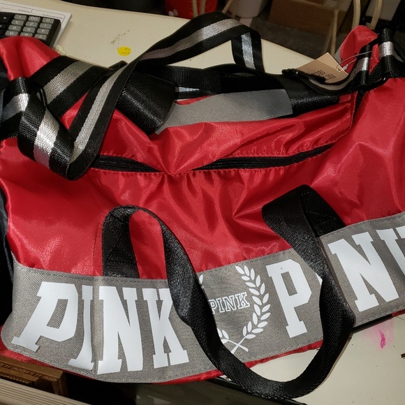 Maroon VS Pink duffle bag - Picture 3 of 4